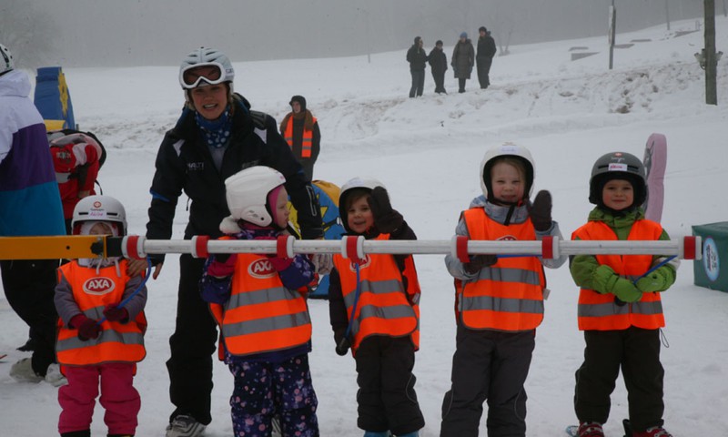 FOTOREPORTĀŽA: kā mums gāja Reiņa trases slēpošanas skolā