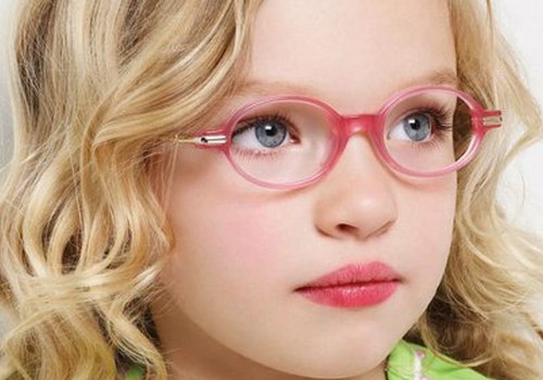 Kā bērniņam iemācīt valkāt brilles? 