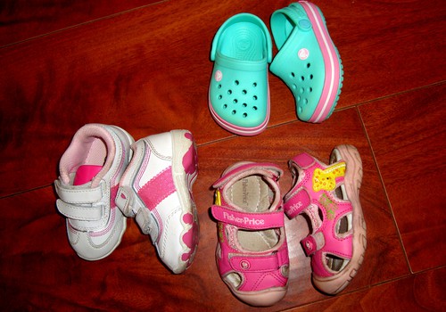 Pārdodu apaviņus meitenei - viengadniecei!