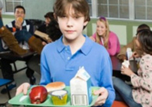 Tikai 38% skolēnu regulāri ēd siltas pusdienas skolā