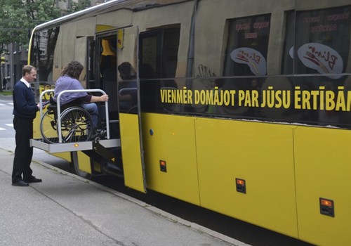 Par cilvēkiem ratiņkrēslos un vecākiem ar bērniem ratiņos „draudzīgiem” Zemgalē atzīti 83 objekti