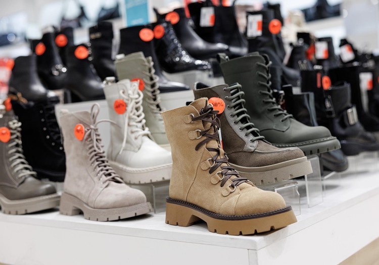 Kā Latvijas iedzīvotāji iepērkas ziemā? Pētījums atklāj praktisku pirkumu un pakalpojumu topu