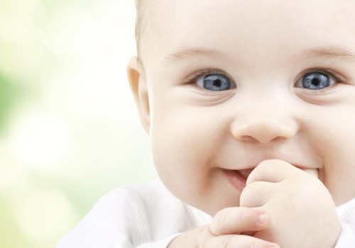 Vai, attīrot mazuļa degunu ar aspiratoru, var nelietot deguna pilienus?