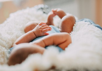 Ieteikumi zīdaiņu rotaļām: no 0 līdz 3 mēnešiem