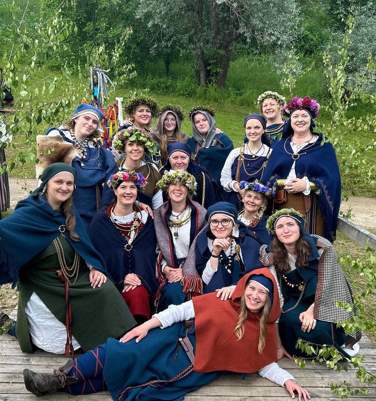 “Skandinieki”, “Delve” un “Laiksne”  aicina uz “Trīs draugu Mārtiņlaika sadziedāšanos”