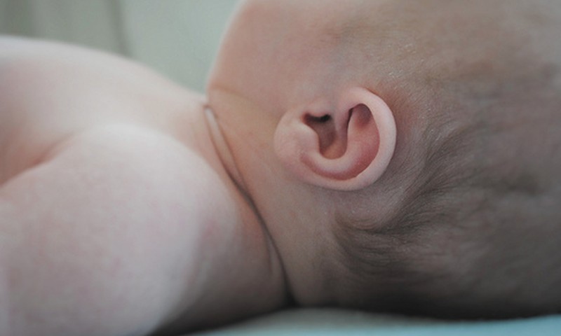 Ko darīt, ja bērnam sāp auss?