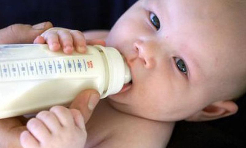 Atradināšana no krūts un mazuļa ēdināšana. Atbildes uz visbiežāk uzdotajiem māmiņu jautājumiem