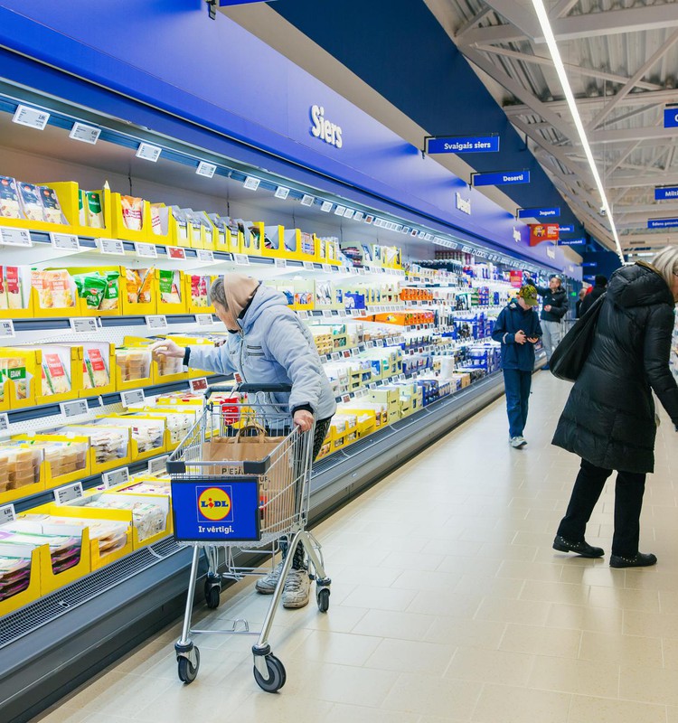 “Lidl” samazinājis cenas vairāk nekā 200 produktiem