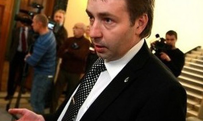 Ministrs sola - māmiņu algas nebūs 100 lati!