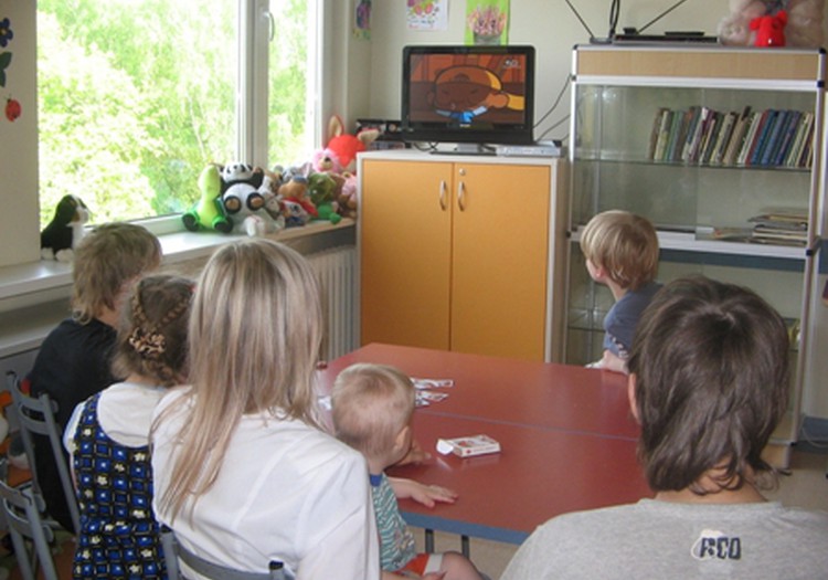VIASAT dāvina digitālās TV pieslēgumus Bērnu slimnīcas mazajiem pacientiem