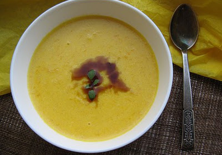 Gatavosim mannas zupu ar burkāniem un tītara gaļu