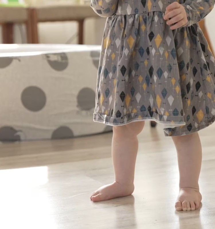 Bērniņš sper pirmos soļus. Ko svarīgi zināt? Konsultē fizioterapeits