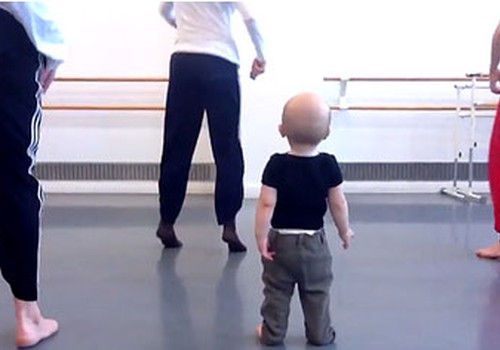 VIDEO: interpretācijas deja kopā ar 14 mēnešus veco puisēnu