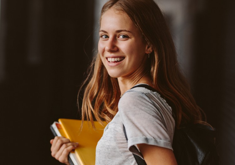 Studējošie no daudzbērnu ģimenēm aicināti pieteikties stipendijai “Studētgods”