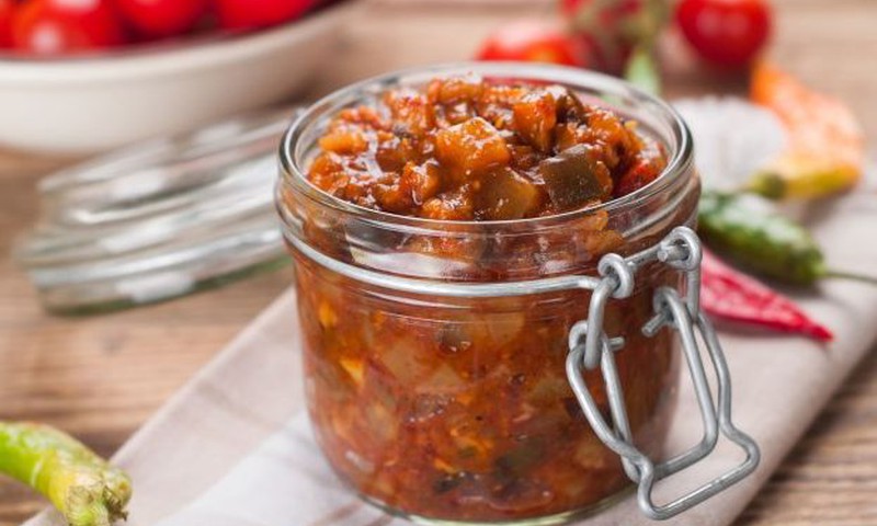 Pikantie kabaču salāti