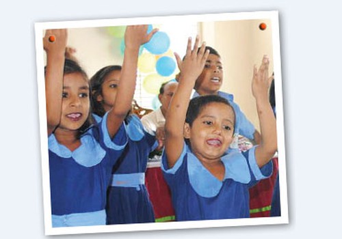 Ar labdarības akciju pievērš uzmanību bērnu dzīvei Bangladešā