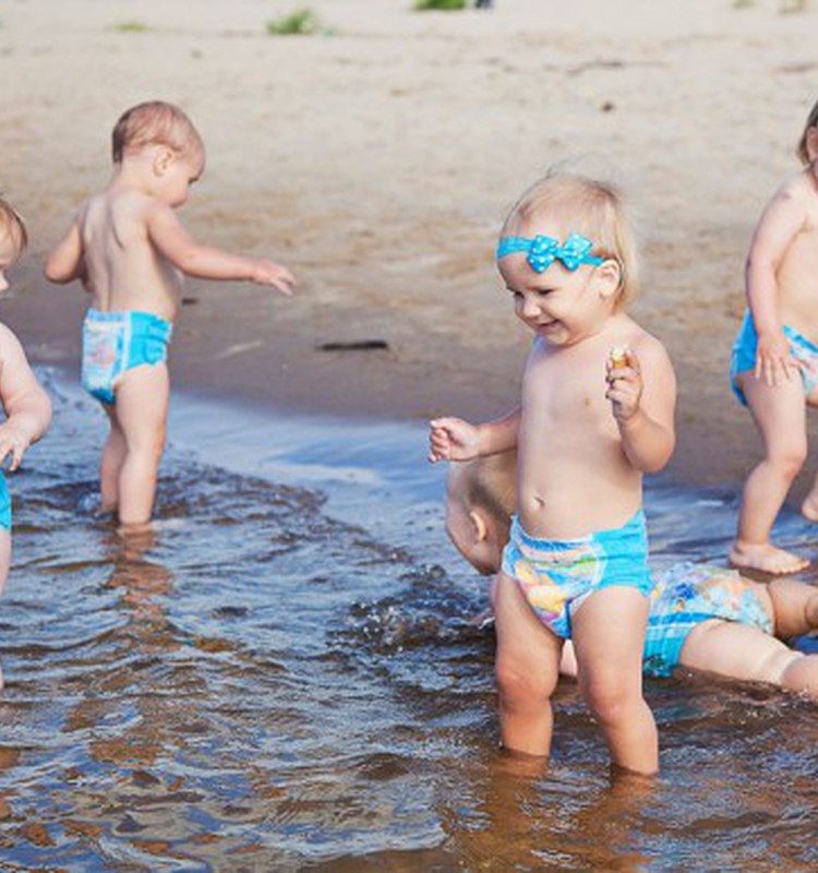 HUGGIES® Little Swimmers® mazajiem peldētājiem saņem..