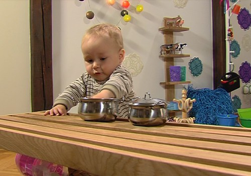 VIDEO: Huggies® Brīnumu istabas 3.sērija: kā attīstās 8 līdz 12 mēnešus veci mazuļi