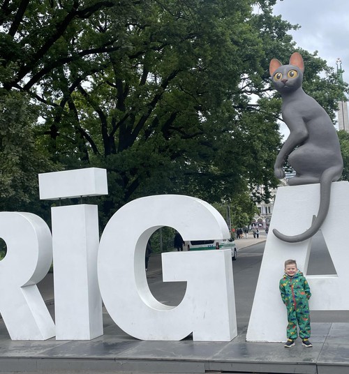 Trojs atpūšas un izglītojas: Apgūstam burtus pilsētvidē