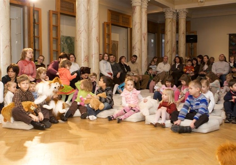 Jau šajā svētdienā 2 laimīgie ar ģimeni uzsāks apmeklēt koncertu ciklu "Patiešām maziņiem"!