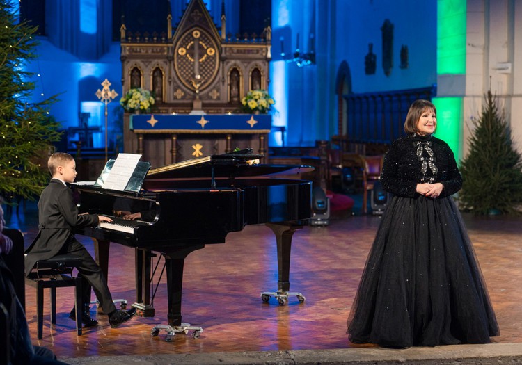 Rīgas Domā izskanēs Adventes koncerts ar izciliem pianistiem un Inesi Galanti