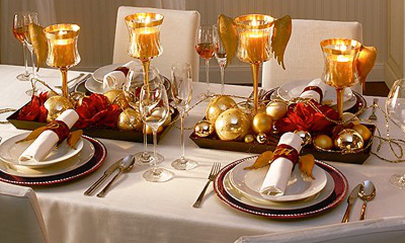 Kā dekorēt galdu Ziemassvētku svinībām?
