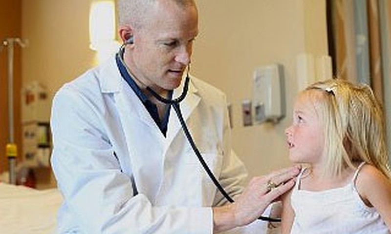 Bērnu slimnīca aicina vecākus izmantot augsti kvalificēto pediatru konsultācijas