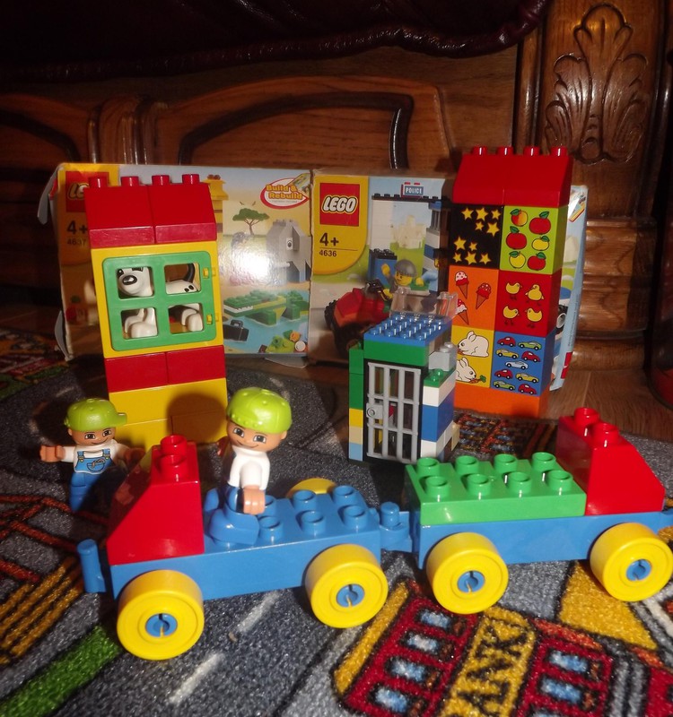 Ar LEGO Duplo gan torņi, gan pilsētas