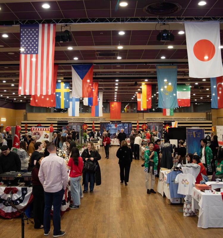 Rīgā notiks Rīgas starptautiskā sieviešu kluba rīkots Ziemassvētku tirdziņš Latvijas labdarības organizāciju atbalstam