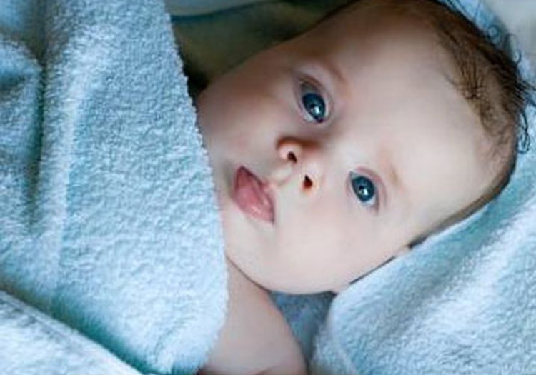 Pediatre: acu krāsa var mainīties aptuveni 6-9 mēnešu laikā
