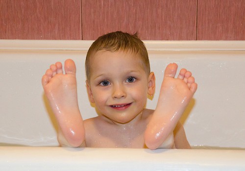 Kreatīvi, praktiski, mūsdienīgi: Ko darīt, ja bērnam nepatīk mazgāties?