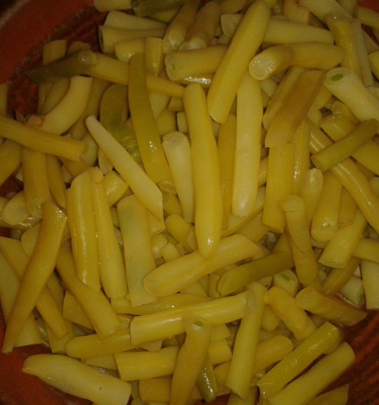 Sviesta pupiņas ar tomātiem.