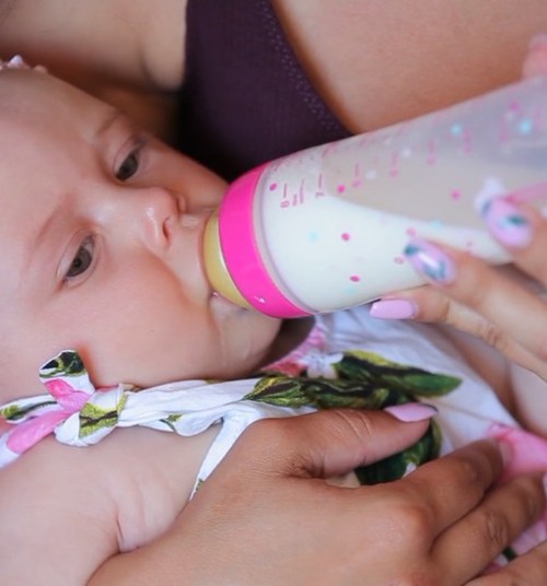 DABISKA MAZUĻA ATTĪSTĪBA. Prebiotikas mazulim, kurš ēd piena maisījumu. 