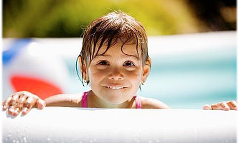 Pieaugušie ir tie, kuri veido bērniem drošu vidi sētā un dārzā