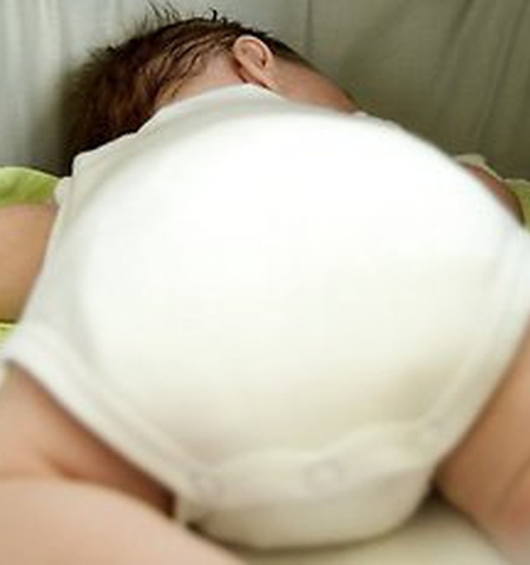 Vecāki Dienvidkorejā panikā izpērk japāņu ražojuma autiņbiksītes, to cena par paku sasniegusi 133 $