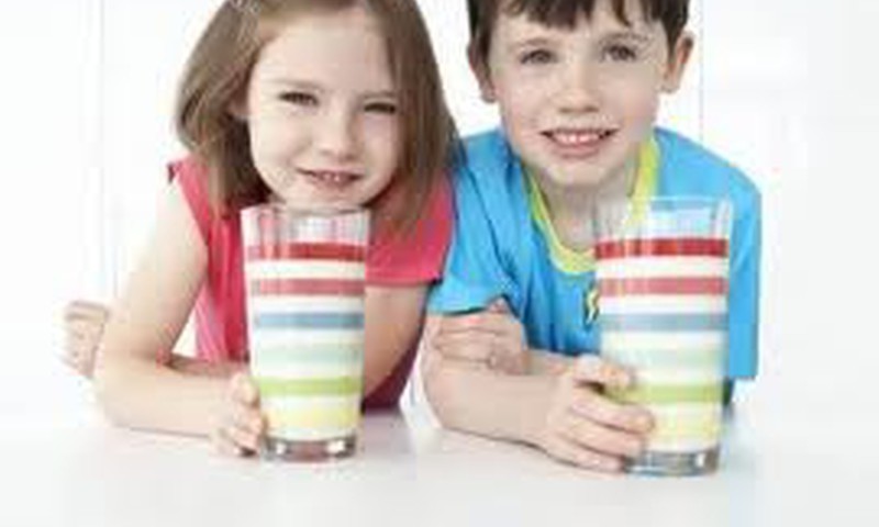 Vai saldināts piena dzēriens ir piemērots bērnam?