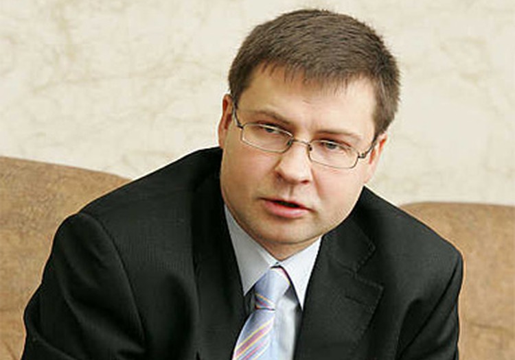 Dombrovskim (JL) lēmums par māmiņu algu samazināšanu nešķiet skarbs