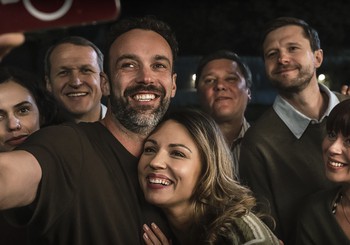 Noskaties režisora Dž. Dž. Džilindžera melnās komēdijas “Perfektie”  treileri!