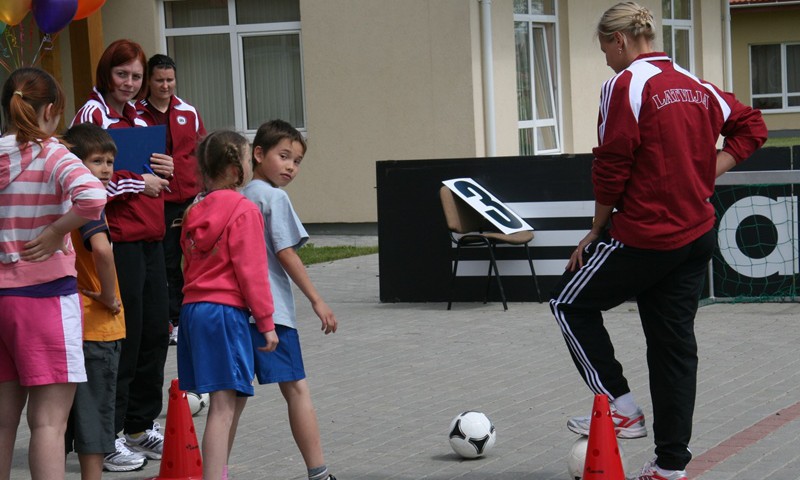 Nebijusi iespēja  - spēlēt futbolu tirdzniecības centrā