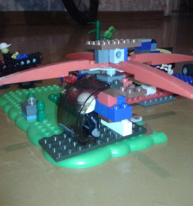Nedēļas darbs padarīts-Lego pilsēta ar apsargiem gatava!