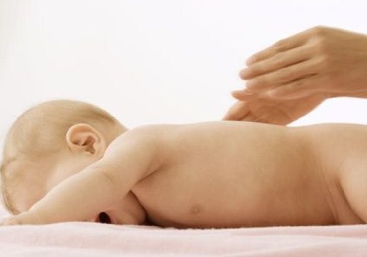 Masāžas nozīme bērna attīstībā. Piesakies uz Johson's Baby masāžas dienu!
