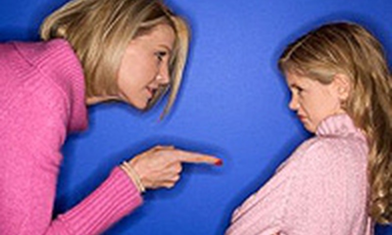 Kā iemācīt paklausīt nesodot? Bērnu emocionālās audzināšanas programmas ieteikumi vecākiem par bērna disciplinēšanu.
