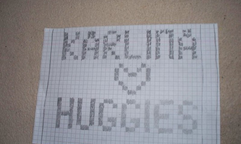 FOTO: Kā Karlīna gatavojās Huggies modes skatei