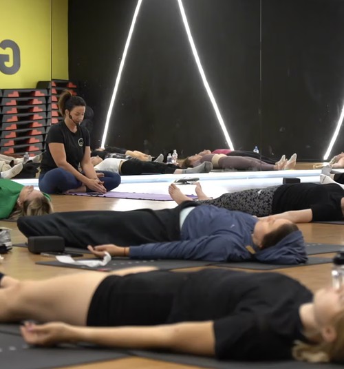 Dita izmēģina: Jogas nodarbība Lemon Gym
