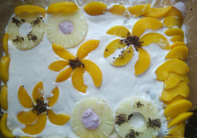 Biezpiena-siera-persiku kūka