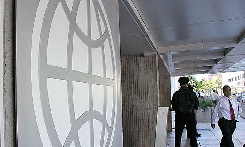 Nekā personīga: Starptautiskie eksperti, Pasaules Banka iesaka Latvijā nemaksāt māmiņu algas