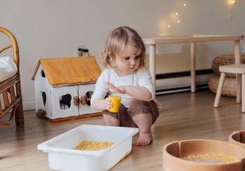 Kā rotaļājas 1 līdz 3 gadus vecs bērniņš? Piesakies ONLINE lekcijai pie fizioterapeites Klaudijas Hēlas!