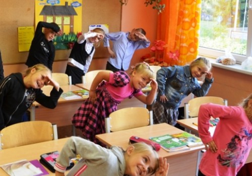 14 tūkstoši bērnu Latvijā nav reģistrēti nevienā izglītības iestādē