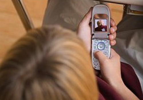 Atraujies no mobilā tālruņa: bērni,kuru vecāki bieži "sēž" telefonā jūtas nevērtīgi!