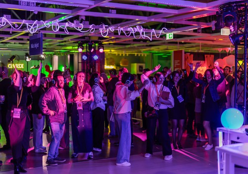 Foto: IKEA veikalā virtuves ballītē pulcējās 250 cilvēku